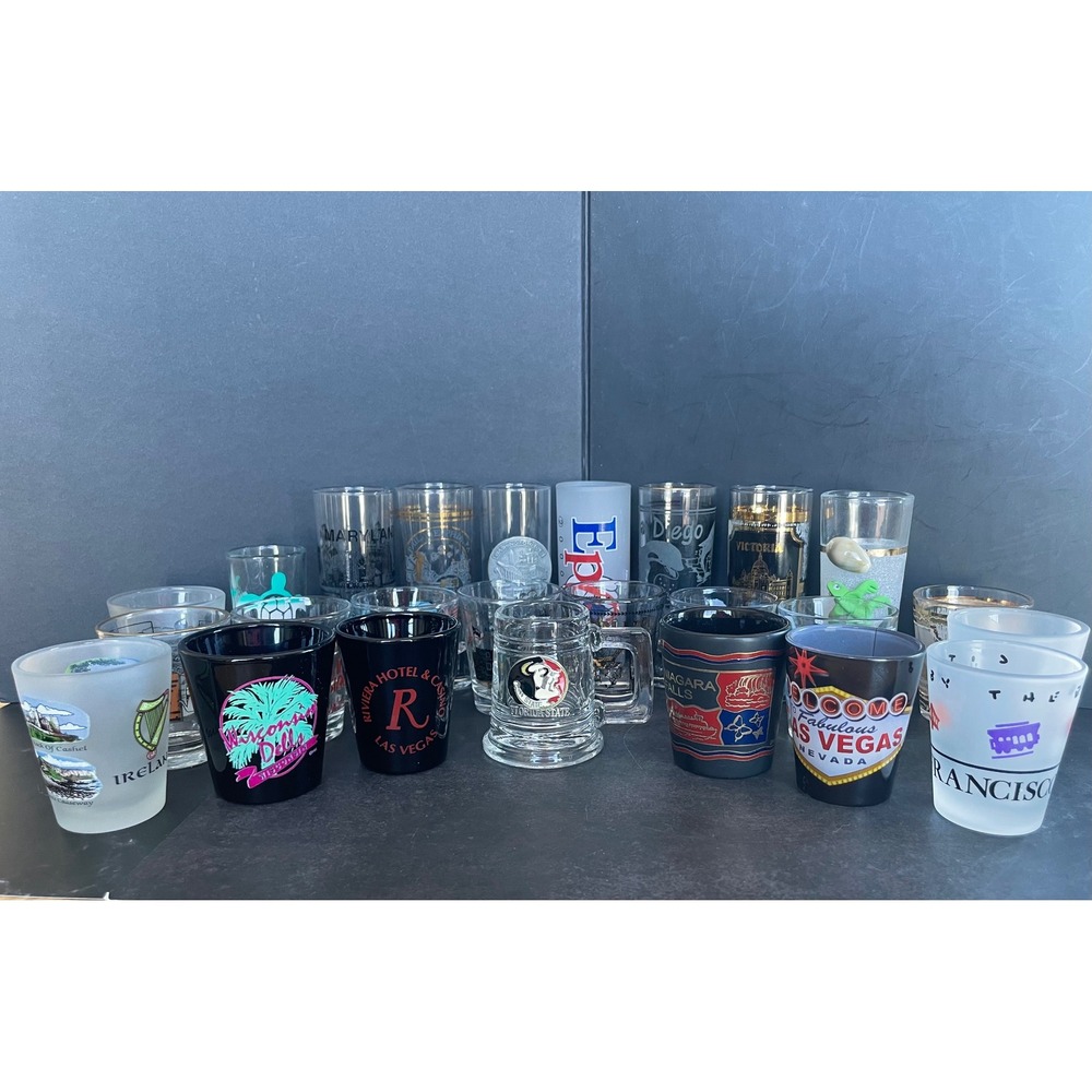 Lot of 25 Vintage Souvenir Shot Glasses Las Vegas Epcot San Francisco‎ Travel